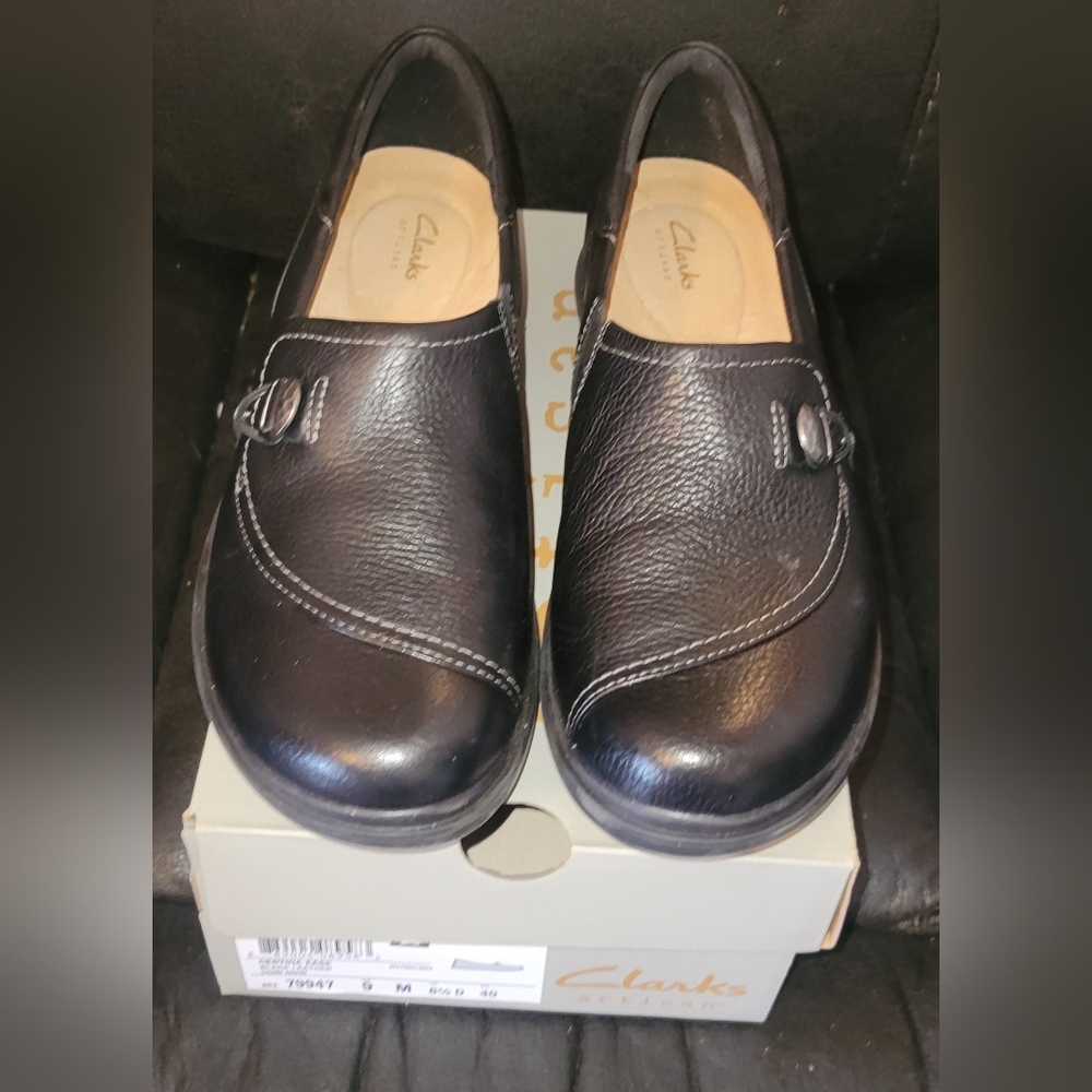 EUC Clarks Artisan Women's Black Leather 'Certina Ease' Slip On Loafers Size 9